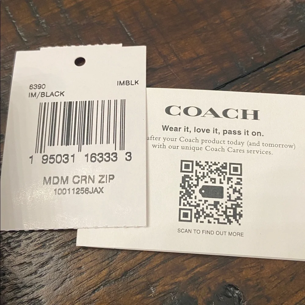 NWT BRAND NEW Black textured Coach wallet with gold hardware - Picture 3 of 6